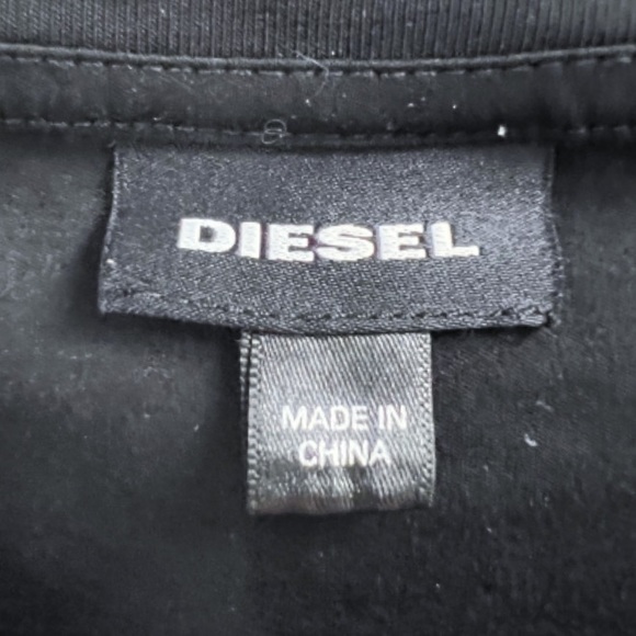 Diesel - Boxy T-shirt with Villian Print - Picture 14 of 15